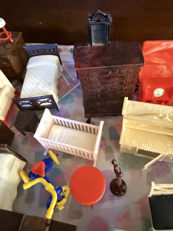 Lote Casa Muñecas Miniatura Vintage Renwal Muebles 70 Piezas Ideal Dormitorio Salón Foto 4 de 4