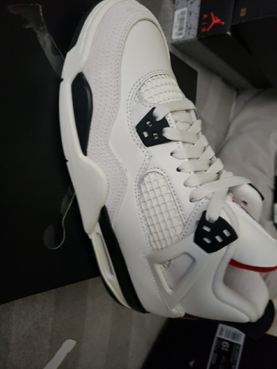 Air Jordan 4 Retro OG FC (GS) Talla 6.5y Vela/Negro/Rojo Universitario