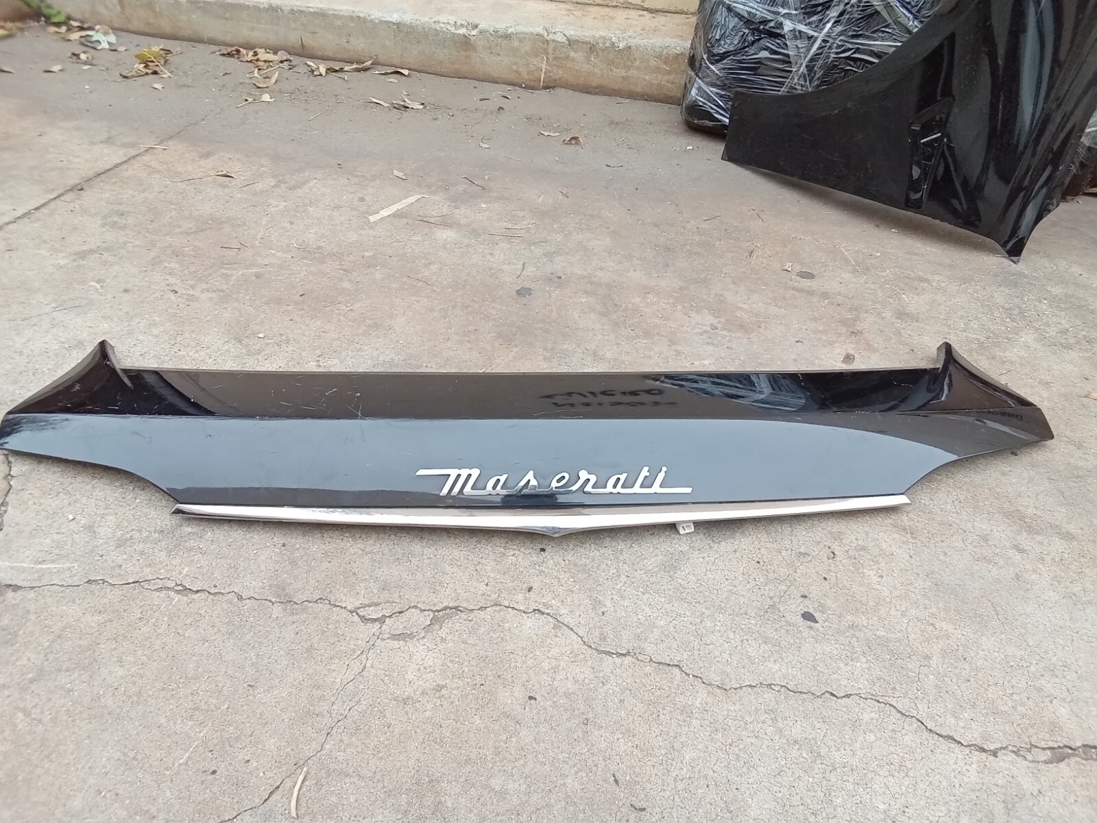 2016 2017-2019 MASERATI LEVANTE REAR TRUNK LID TAILGATE SPOILER WING TRIM PANEL