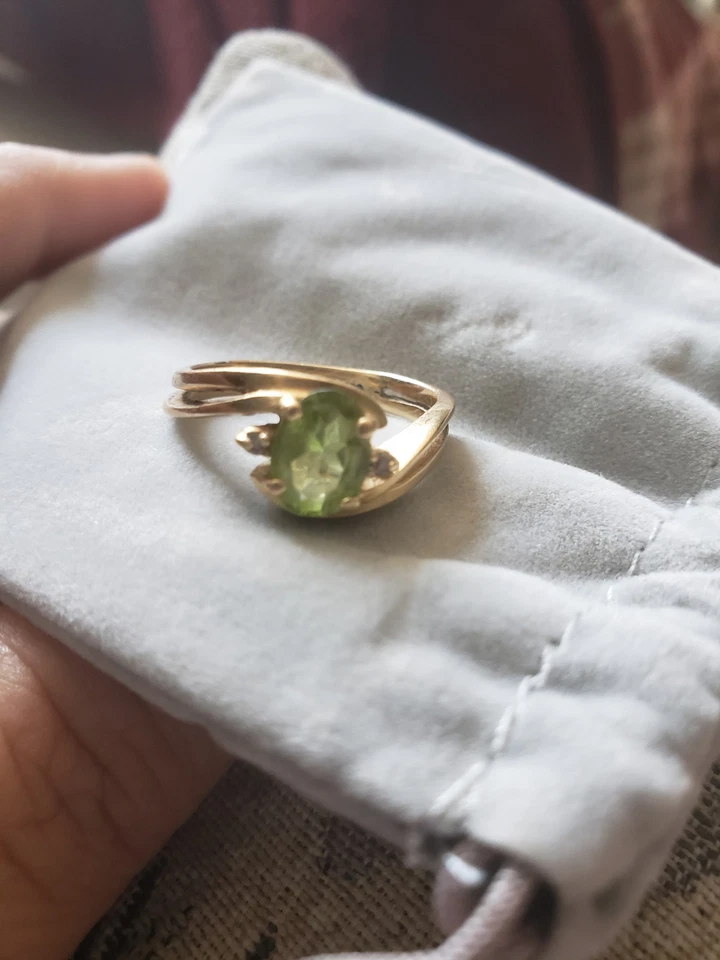 14K Yellow Gold Peridot Diamond Ring Size 7 - Image 2 of 4