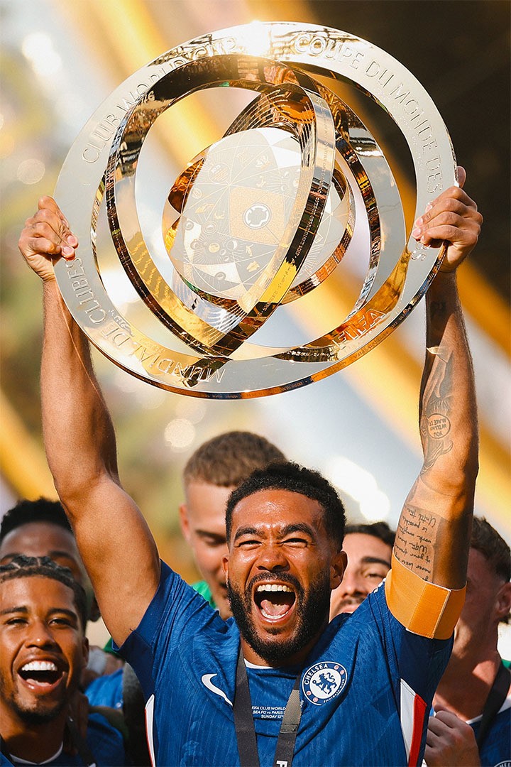 Chelsea Reece James Trophy Celebrate World Cup 2025 Soccer Fans - POSTER 20"x30"
