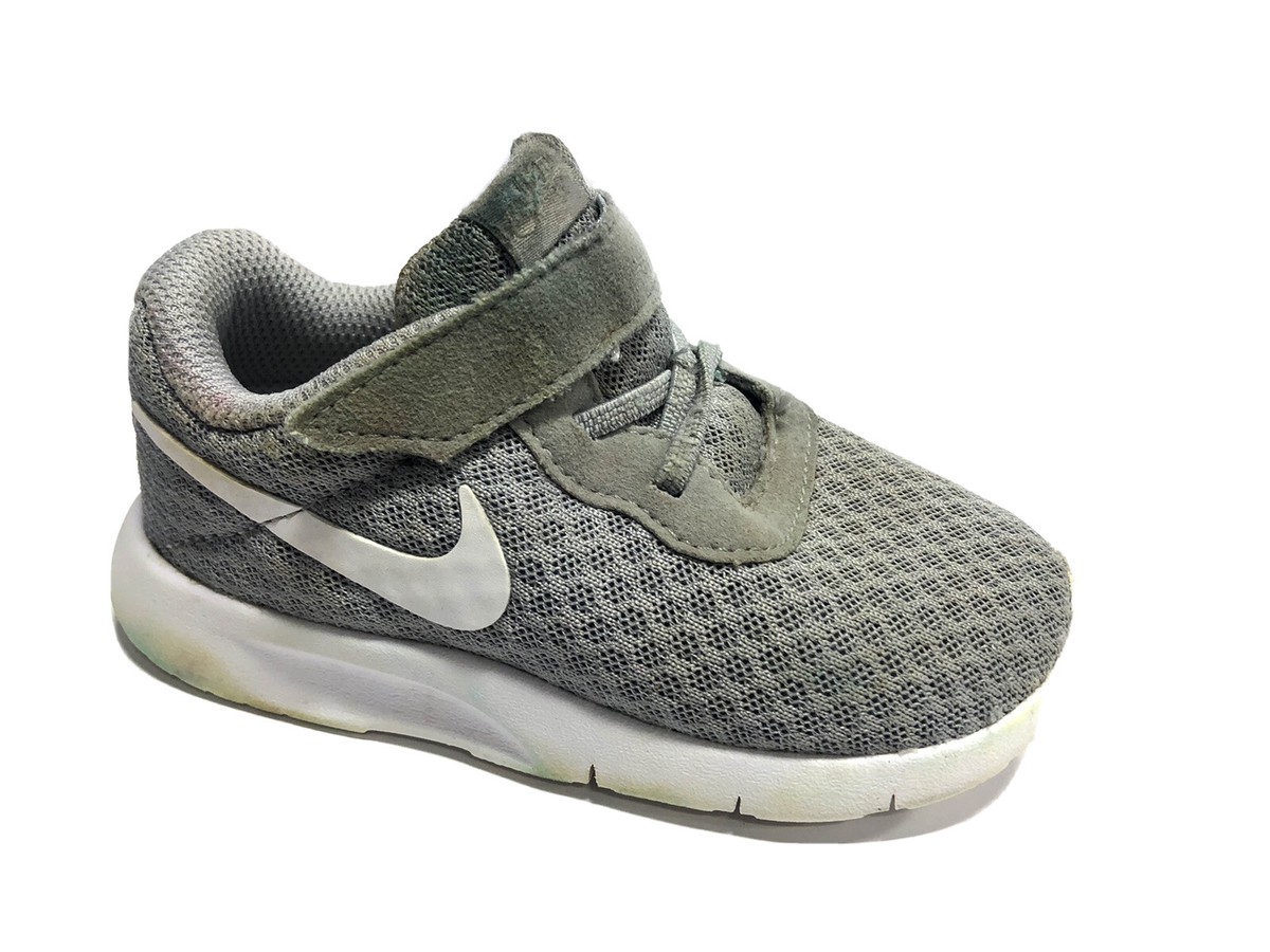 nike tanjun grey sneakers