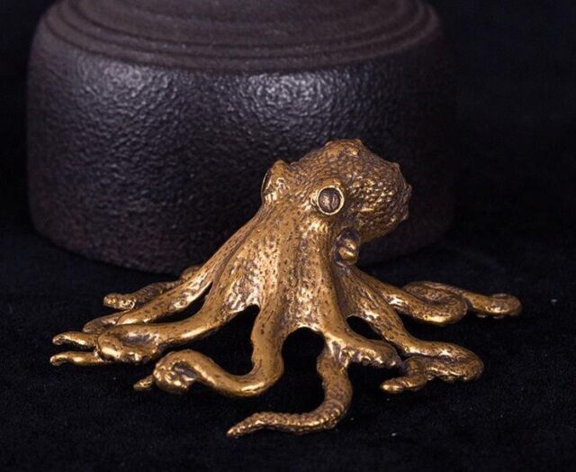 Rare Chinese Art old Brass Hot toys Octopus Statue figure pet antique Ornament
