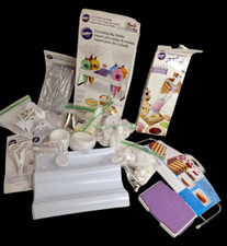 Wilton Assorted Lot Of Cake Decorating Items Tips Flower Cups Bag holder
