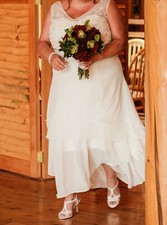 Beautiful Wedding Dress Size 20-22 Beaded Bodice Hanker chief Hem