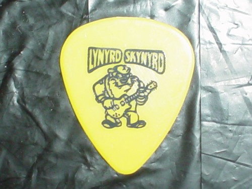 LYNYRD SKYNYRD Tazmanian Devil Logo Legend Old Concert Tour Yellow GUITAR PICK