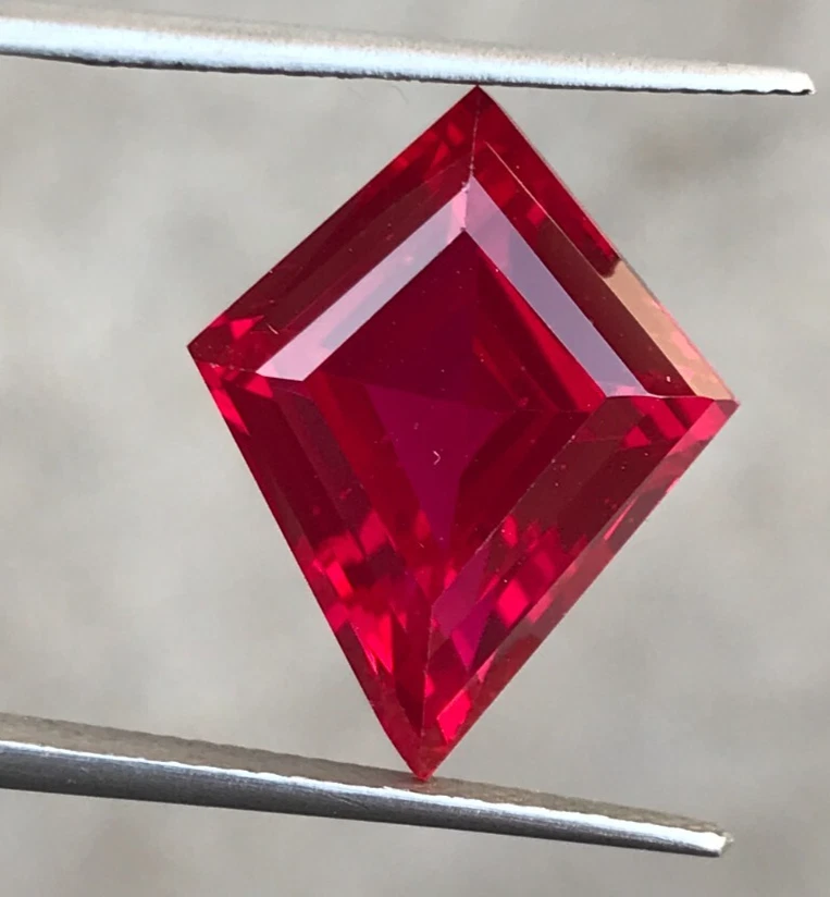 11.20 Cts Lab Ruby Lozenge Cut 17.5X14X7.5 mm Loose Gemstone For Jewelry - Image 2 of 4
