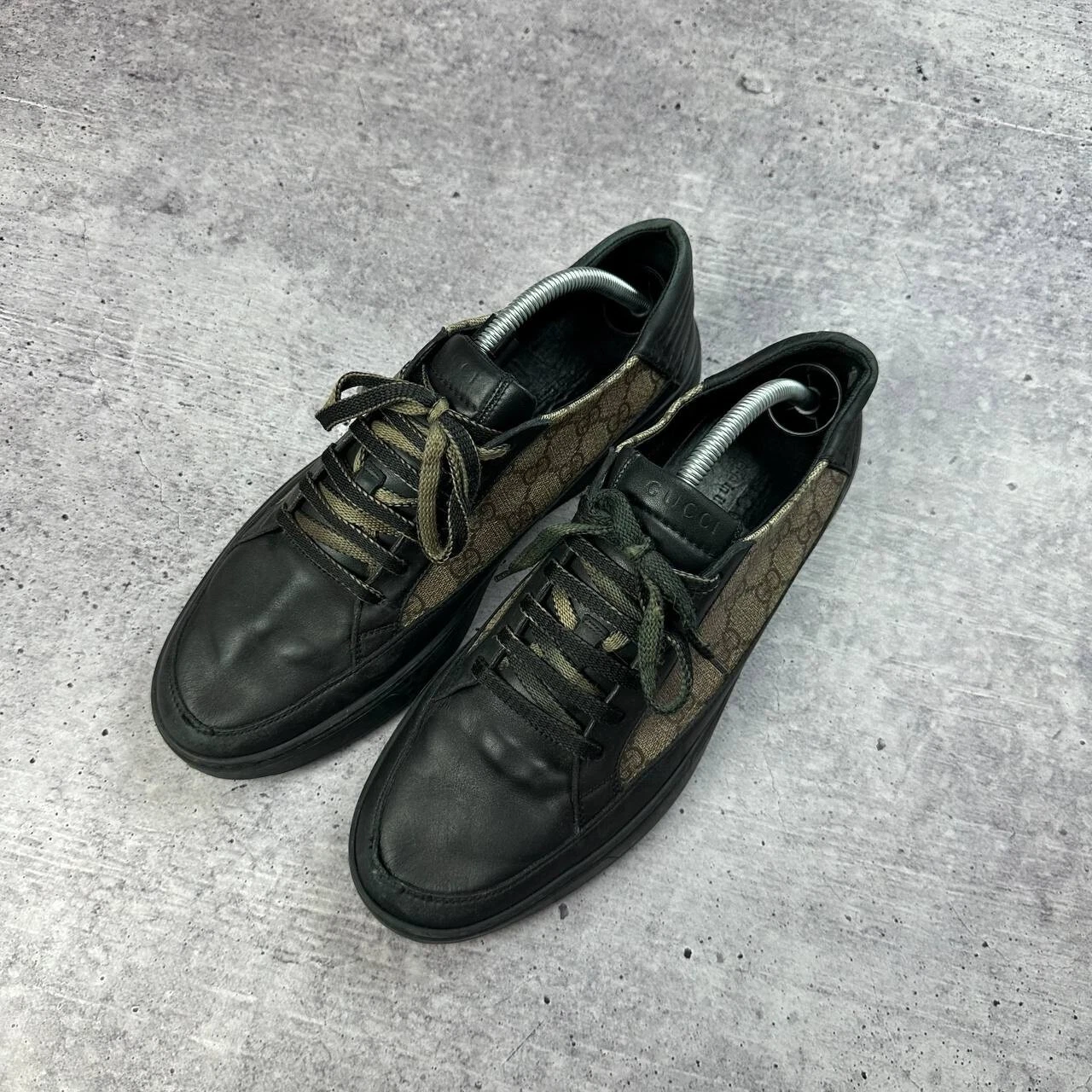 Baskets Gucci beige/noir GG Supreme toile et cuir taille 44