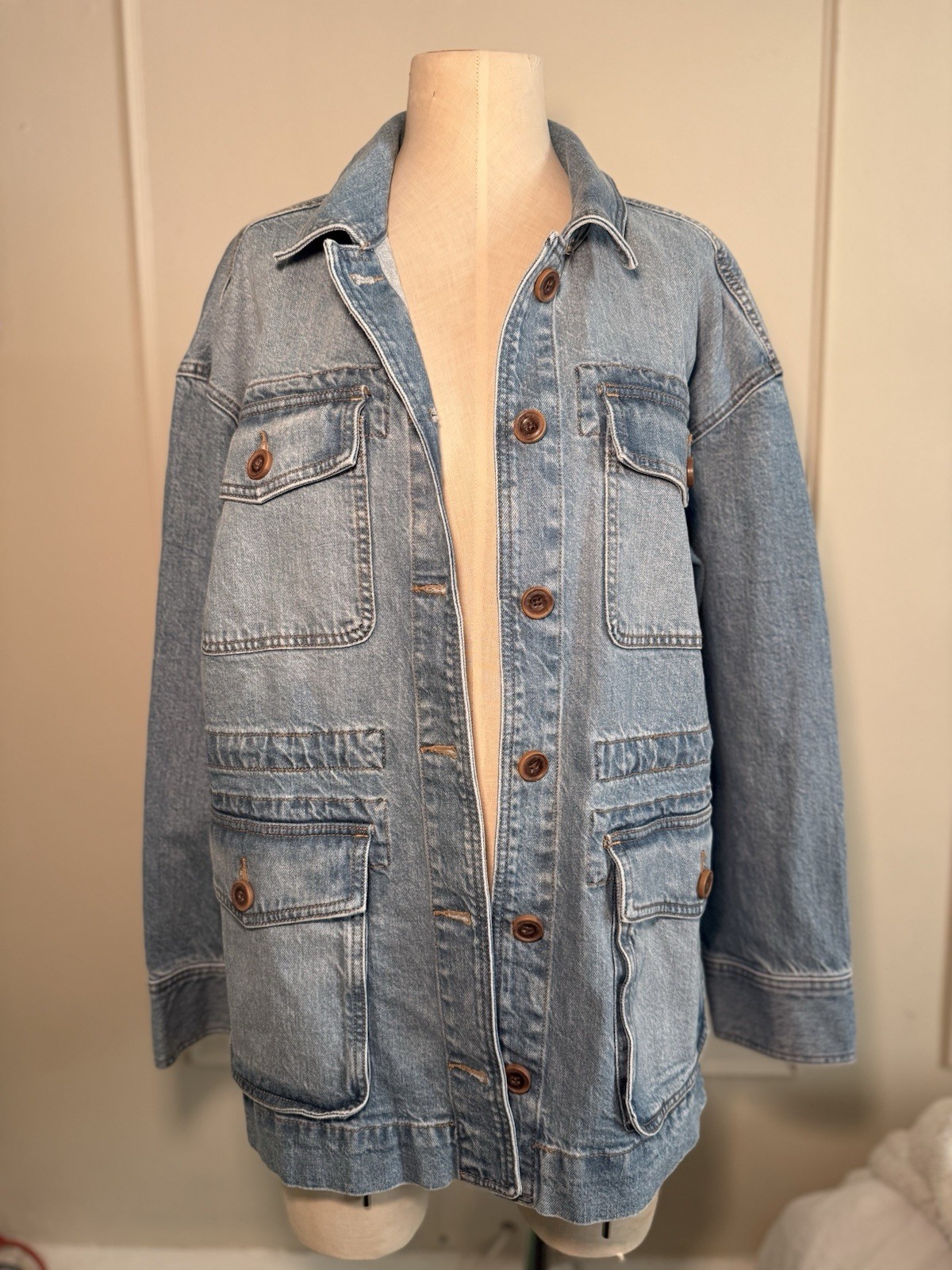 LOFT Women’s Blue Denim Jacket L Mid-Length Collared Button Front Pockets