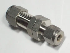 1 Swagelok Stainless Steel Reducing Bulkhead, 3/8" Tube x 1/4" Tube, SS-600-61-4