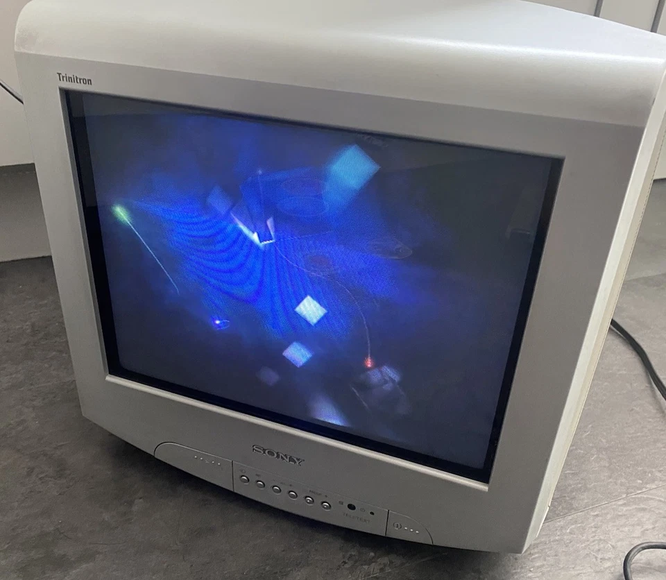 Sony Trinitron KV-14LT1U 14" TV & Remote in Silver for Retro Gaming Enthusiasts - Image 2 of 4