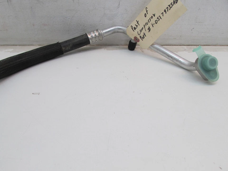 Manguera de refrigerante aire acondicionado Chrysler Dodge Caravan OEM NUEVO 5179735AB Foto 2 de 4