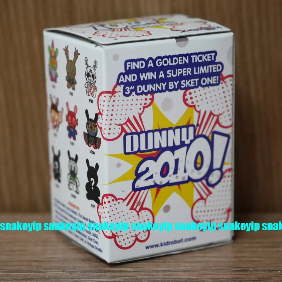 Kidrobot 3"Dunny 2010 series Shelterbank Hello - Goodbye Vinyl figure - Image 3 of 3