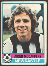 TOPPS - FOOTBALLERS (RED, 1977) - #322 AIDEN McCAFFERY, NEWCASTLE