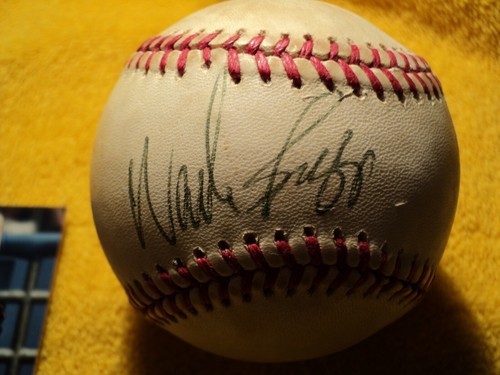 Wade Boggs Autographed Baseball ...no COA AUCT#1055 - Picture 2 of 3