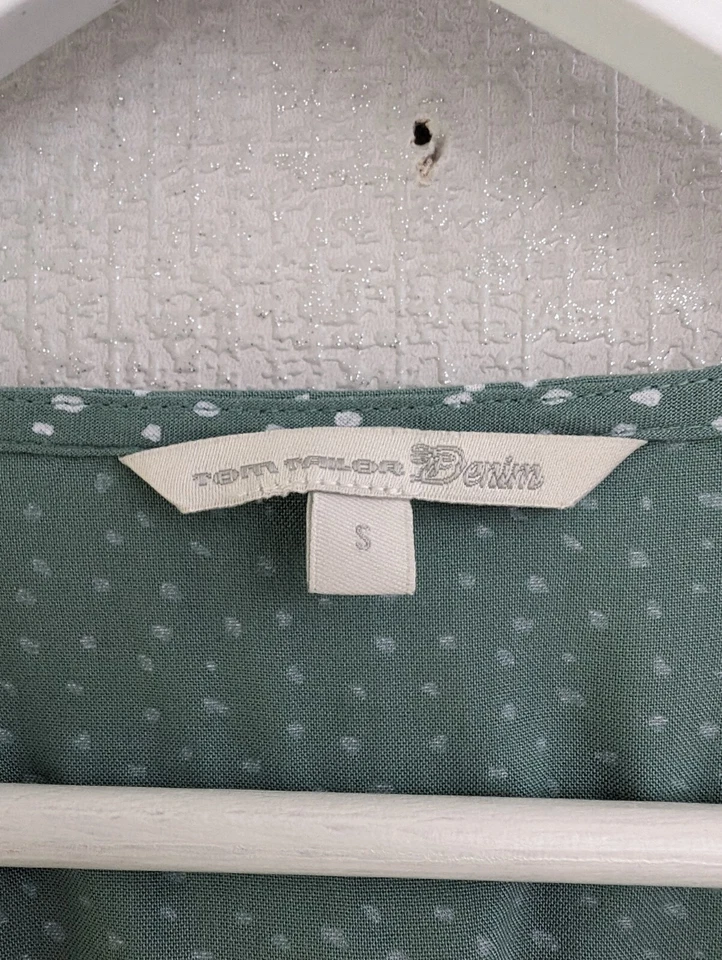 Tom Taylor Ladies Top V Neck  Short Sleeve Turn Over  Polka Dots Sage Green UK S - Image 3 of 4