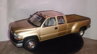 1/18 Anson diecast Chevrolet Silverado 3500 Diesel Dually Pickup