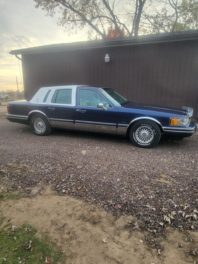 1994 Lincoln Town Car for sale in Massillon Ohio
