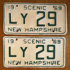 Paire de plaques d'immatriculation décoratives New Hampshire 1969 set LY 29 New Hampshire