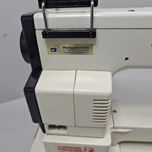 Pfaff 209 Sewing Machine - Untested, For Parts or Repair - Picture 12 of 20