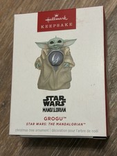 Hallmark Ornament 2025 Star Wars  The Mandalorian Grogu With Mudhorn Signet
