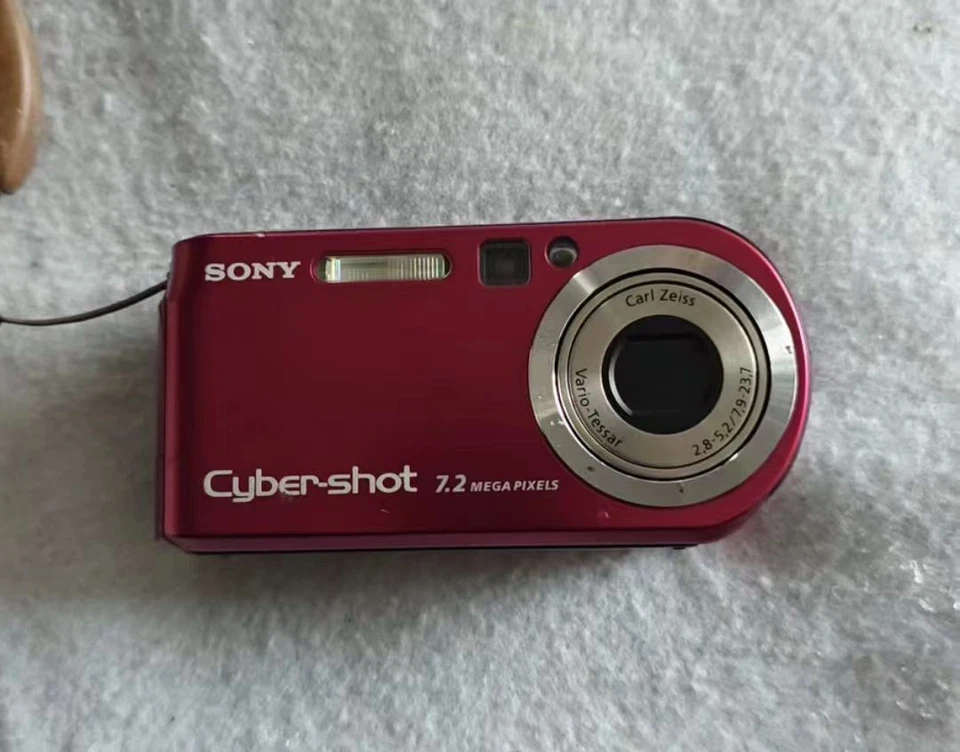 Sony Cyber-shot DSC-P200 7.2MP 3x Optical Zoom CCD Digital Camera - Red - Image 2 of 4