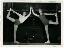 Gymnastique. Poutre. Gladys Lording et Sheila Boom s'entraînent pour les JO.