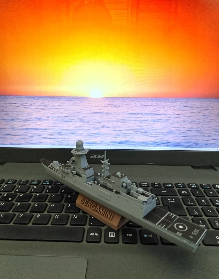 Modello Nave Marina Militare FREMM Bergamini 1:650 - Immagine 2 di 4