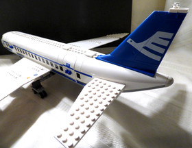 Lego Set 7893 PASSENGER PLANE 2006 City Airport 99% Complete (3 Substitute pcs)
