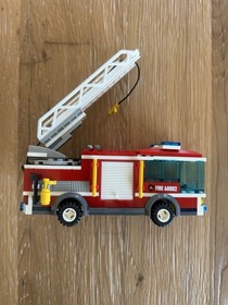 LEGO: City: Fire Truck 60002 (complete brick set with minifigures) pre-owned