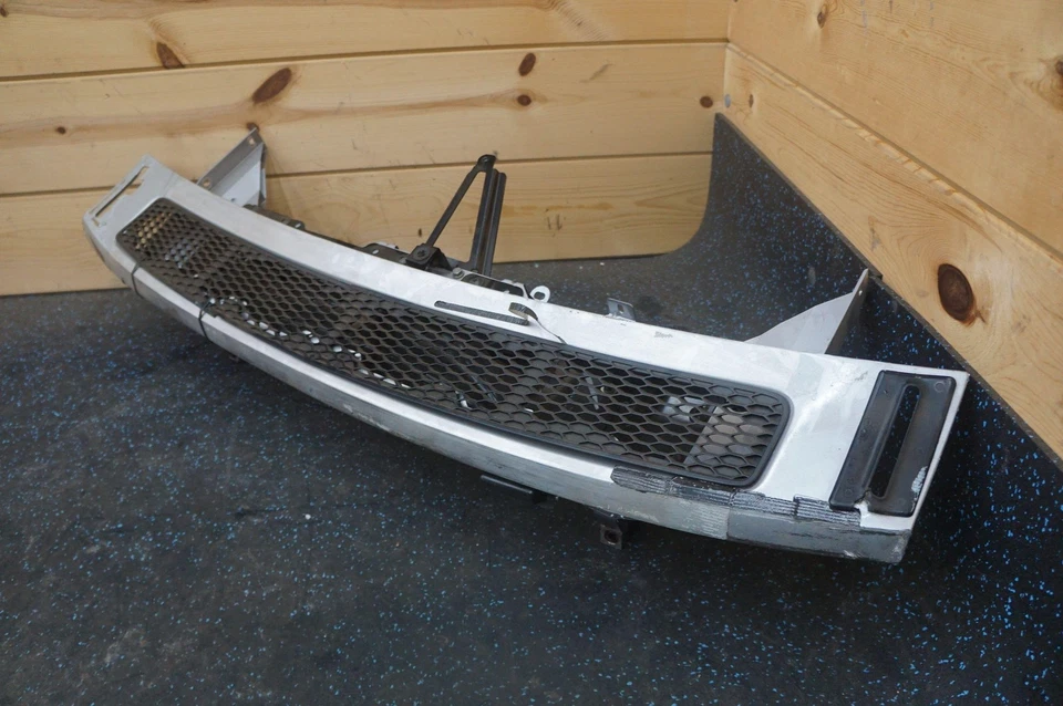 Placa de deslizamiento delantera debajo de la carrocería tren de rodaje OEM 4S0825101A Audi R8 2016+ *Nota* Foto 3 de 4