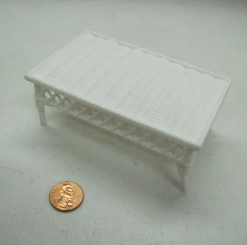 Mattel Barbie Dollhouse 1998 Dream House WHITE WICKER COFFEE TABLE Furniture