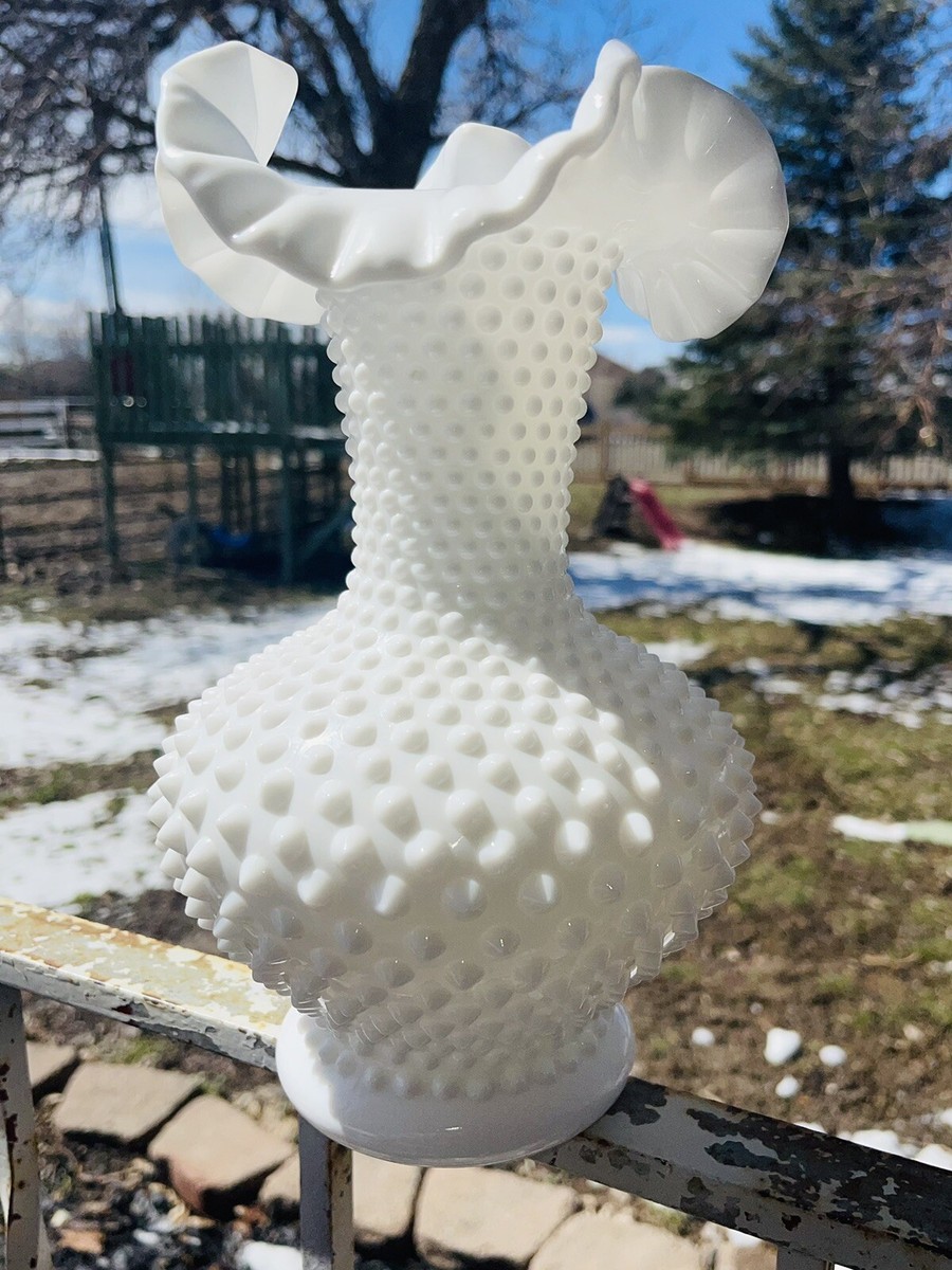 VINTAGE　LARGE FENTON HOBNEIL FLOW VASE Vintage Fenton White Milk Glass Hobnail Vase Ruffled Crimped Edge