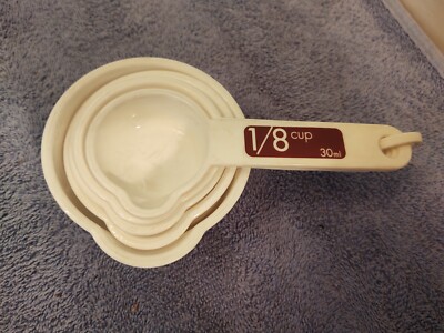 5 Nesting Measuring Cups w/ pour spout plastic   1/8 Cup - 1 Cup 