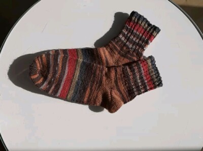Kinder Wollsocken Handarbeit.  Gr:28-29 neu.  75% Schurwolle .  Waschen  Bis 40°