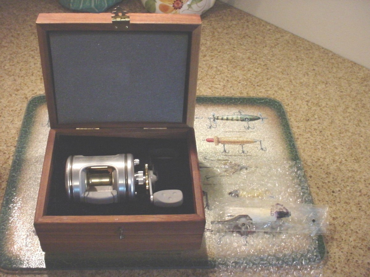Ambassadeur BASS PRO ANNIVERSARY 5600 CDL. UNUSED IN WOOD Ambassadeur BASS PRO ANNIVERSARY 5600 CDL. UNUSED IN WOOD