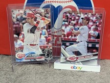 2017 Topps Jesse Winker Rookie Card (Bad Corner) & 2018 Topps Metallic Parallel. rookie card picture