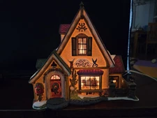 Vtg Heartland Valley Village “Tailor”  Lighted House Limited Ed OWell 2001 
