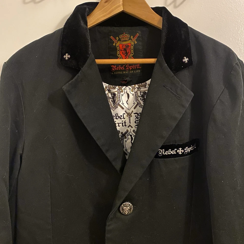 Rebel Spirit - A Royal Way of Life | Chaqueta de traje de diseñador negra talla grande GQ Foto 2 de 4