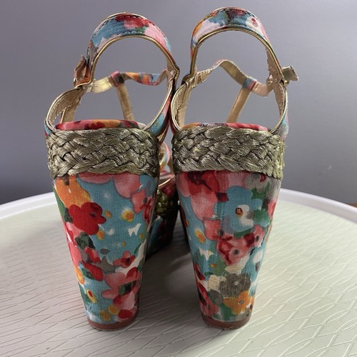 Poetic Licence Sz. 8.5 Arm Candy floral Flower gold Platform Wedge Sandals Heels - Picture 5 of 9