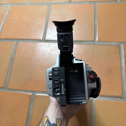 Sony Digital Handycam DCR-VX2000 NTSC UNTESTED PARTS REPAIR READ - Picture 4 of 12