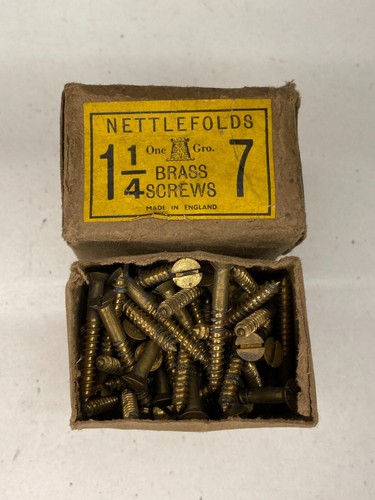 Box Brass Countersunk Screws 1 1/4" x 7 Nettlefolds GKN Slotted Head Box of 144 - Foto 13 di 24