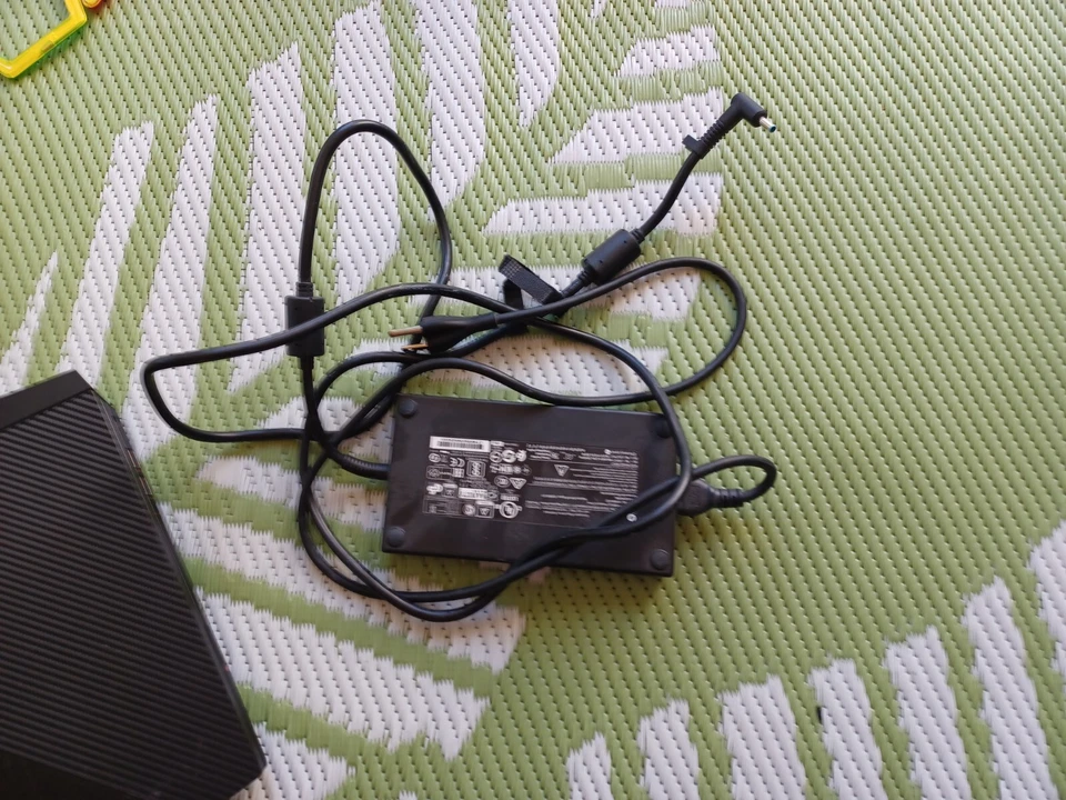 HP Omen Gaming Laptop 15-ce030ca 15.6" Intel® Core™ i7-7700HQ HD 1TB RAM 16GB - Image 4 of 4