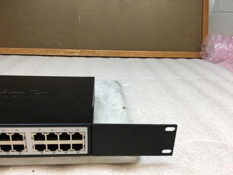 D-Link DGS-1100-24 24-Port EasySmart Ethernet Netwroking Switch w/Rack Ears - Image 3 of 4