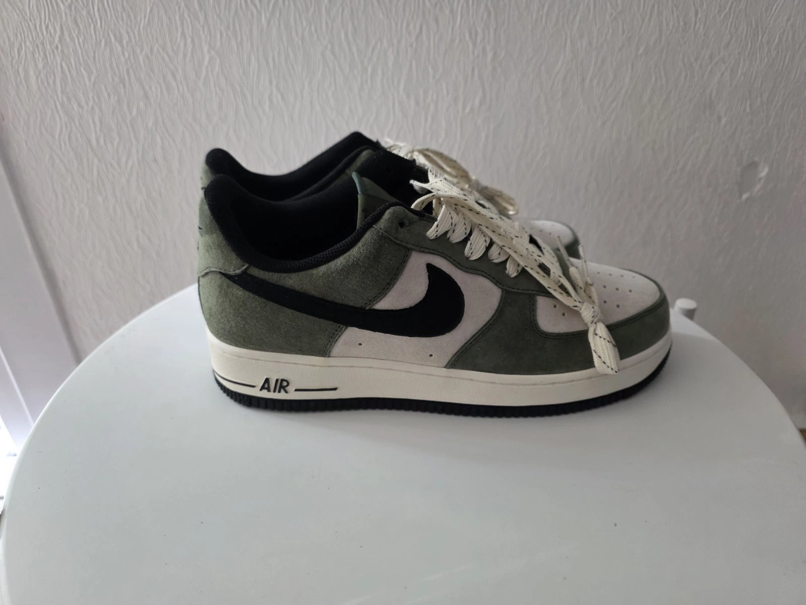 Scarpe da ginnastica Nike scamosciate taglia 8 5