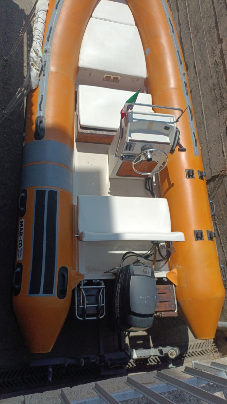 MAR-CO Gommone arancione/grigio con console di guida e motore Mercury foto 2