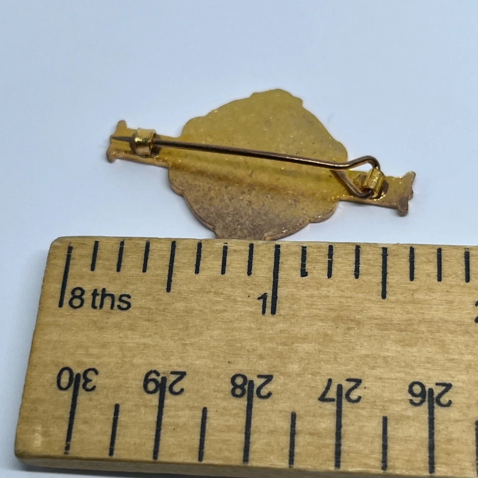 Lincs County English Women's Bowling Assoc Lincoln Cathedral Vintage Pin Badge - Image 2 of 2