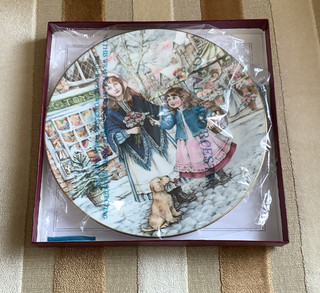 Royal Worcester NSPCC Christmas Plate 1991 A Posy for Mother Bone China