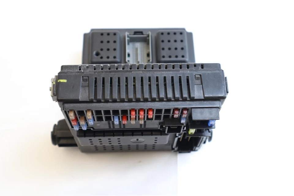 Módulo electrónico central caja de fusibles motor Volvo V60 2005-2008 OEM V70 V80 XC90 Foto 2 de 4