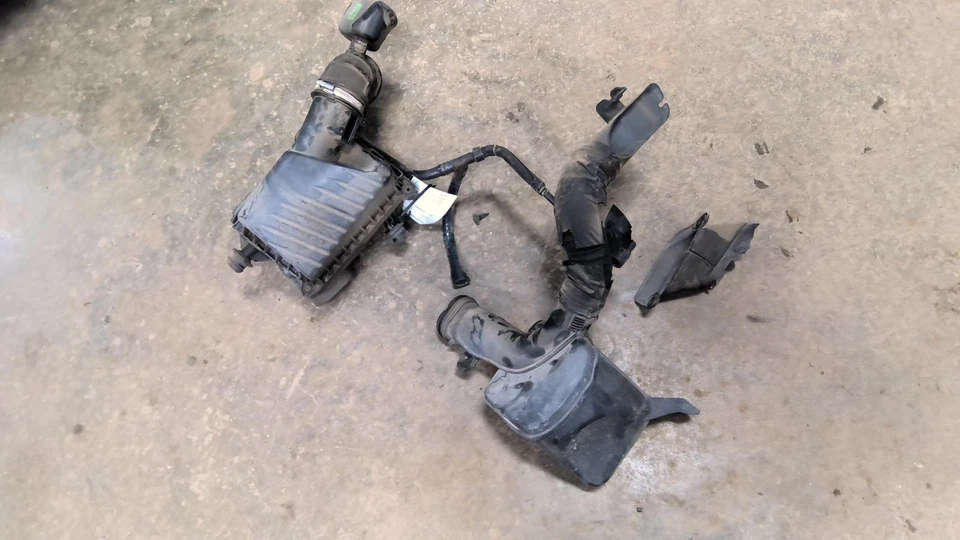 Conjunto de filtro de aire usado se adapta a: Chevrolet Spark 2016 grado A Foto 2 de 4